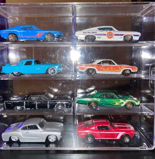Estante con colección de coches Hot Wheels