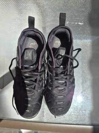 Nike Air Vapormax Plus negras, talla 43.