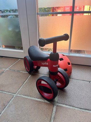 Bicicleta de equilibrio Nenittos/Juguettos + Casco