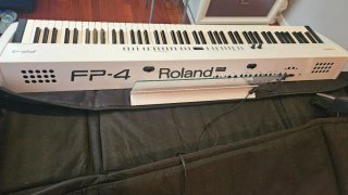 Piano Roland FP-4