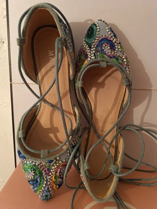 Zapatos planos bordados con cordones