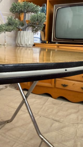 Mesa redonda vintage / retro con patas cromadas