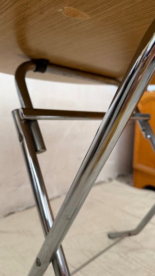 Mesa redonda vintage / retro con patas cromadas