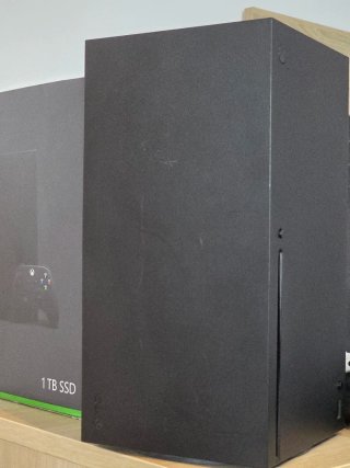 Xbox Series X 1TB LEER