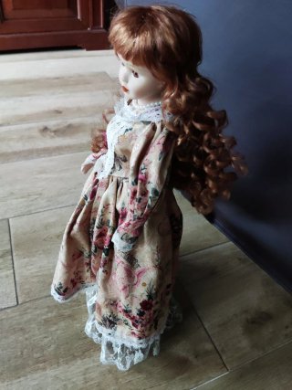 Muñeca antigua de porcelana