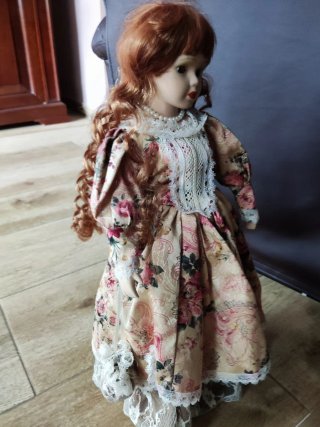 Muñeca antigua de porcelana