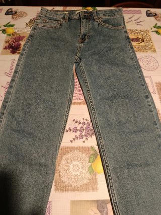 Jeans a cigarette