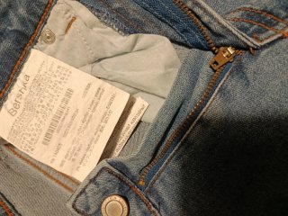 Jeans a cigarette