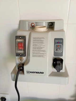 Robot limpia fondo para piscina.