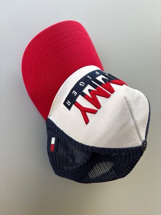 Gorra Tommy Hilfiger blanca, azul marino y roja