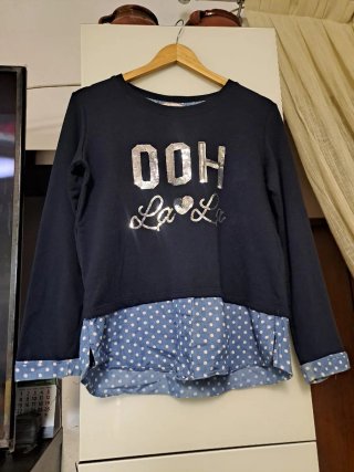 Camisa azul y negra con lentejuelas