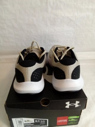 Zapatillas Under Armour niño beige/negro