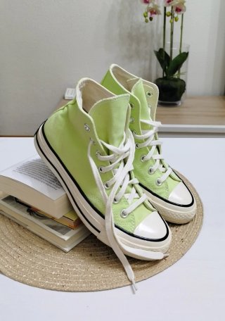 Zapatillas/botitas deportiv. color lima. Talla 37