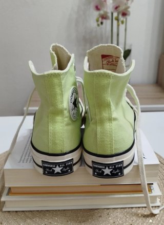 Zapatillas/botitas deportiv. color lima. Talla 37