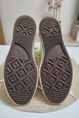 Zapatillas/botitas deportiv. color lima. Talla 37