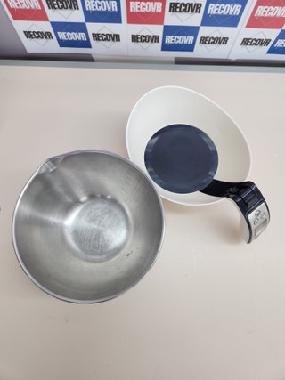Báscula Electrónica 5 Kg de Cocina, Pesa Sólidos y Líquidos, Recipiente Extraible, Báscula Graduada, División 1 g, Función Tara, Pantalla Digital, Apagado Automático Imetec Dolcevita ES4