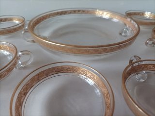 Bandeja y 6 tazas cristal oro