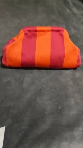 Bolso en tendencia rosa con naranja