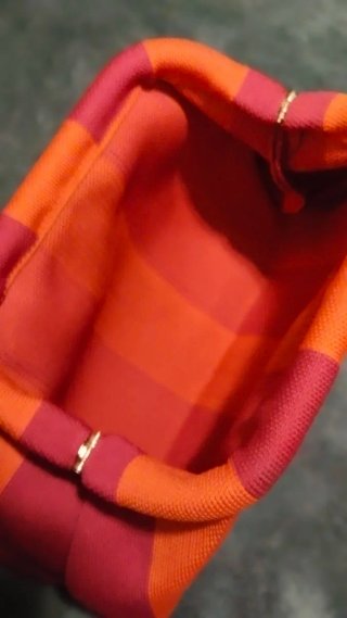 Bolso en tendencia rosa con naranja
