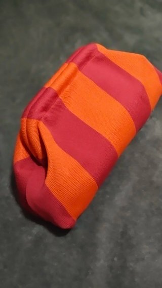 Bolso en tendencia rosa con naranja