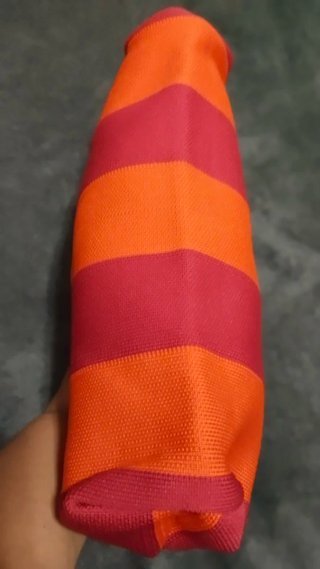 Bolso en tendencia rosa con naranja