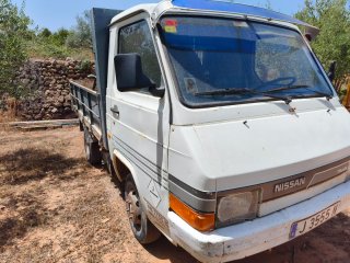 Camión Nissan TRADE 3.0 volquete
