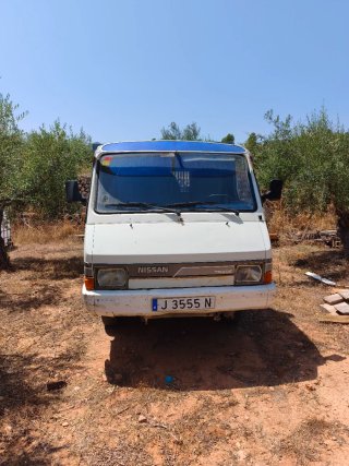 Camión Nissan TRADE 3.0 volquete