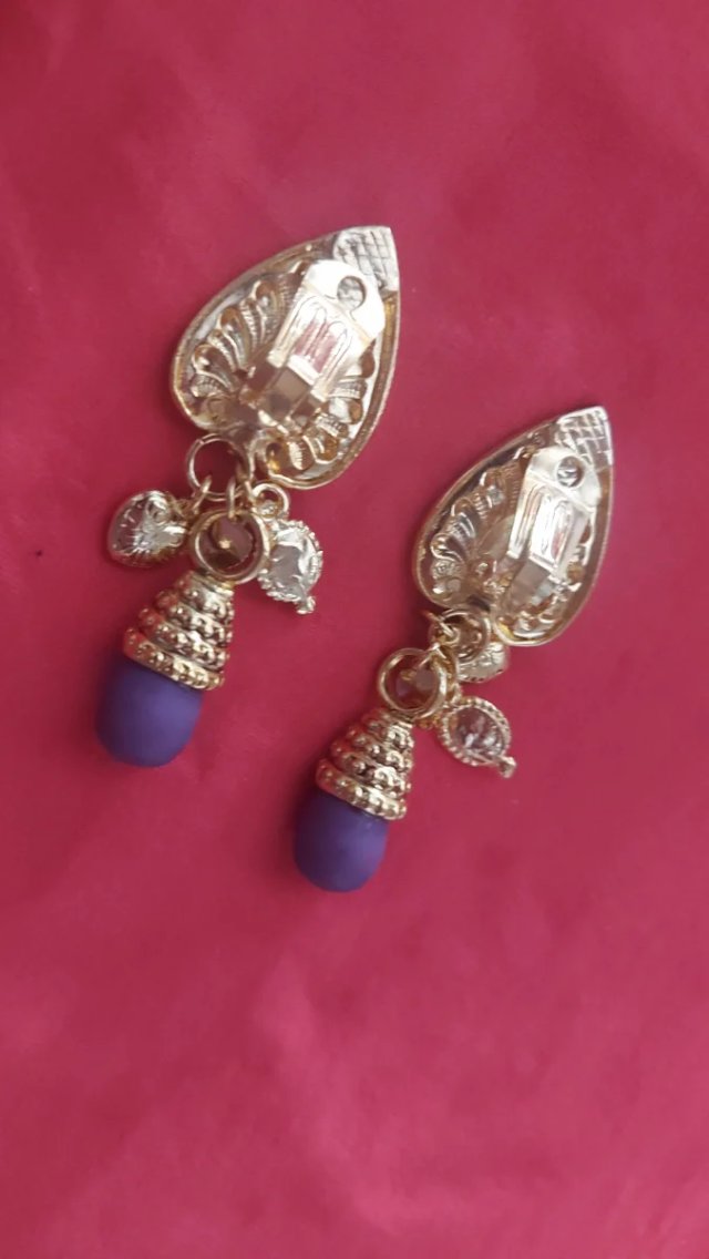 Pendientes vintage clip dorados morados