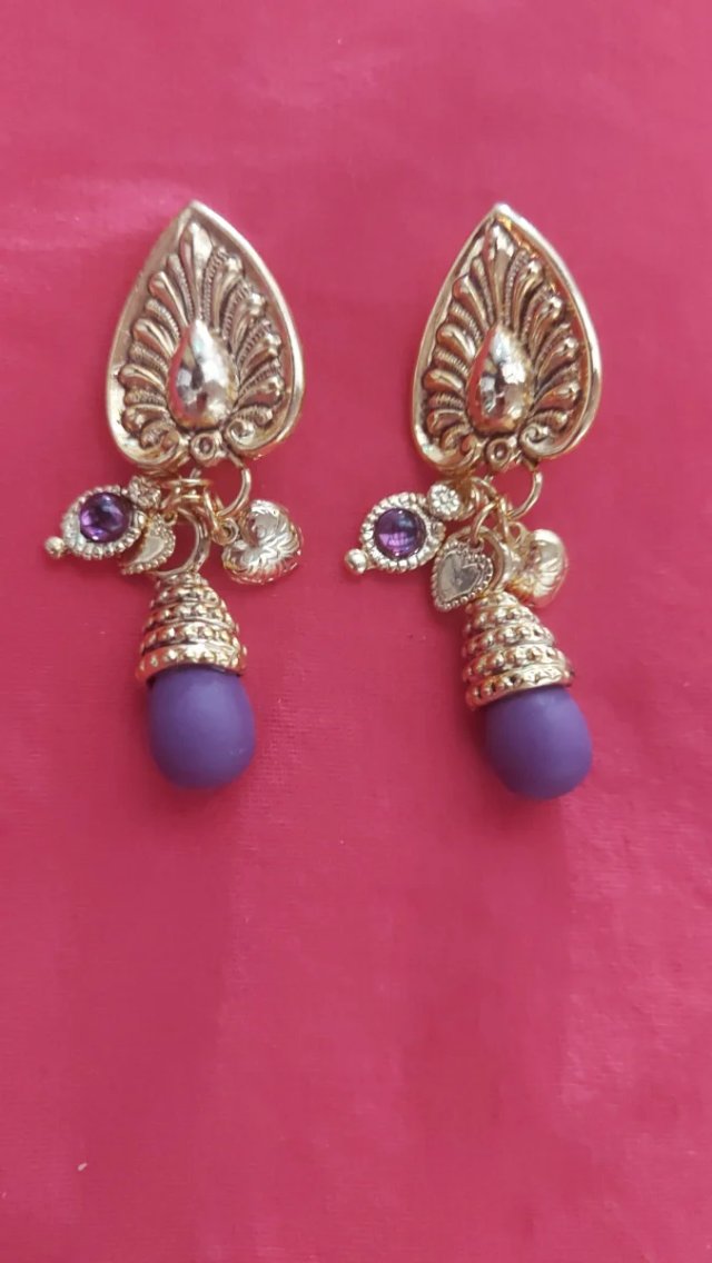 Pendientes vintage clip dorados morados