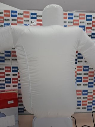 Maniquí de planchado y secado automático para ropa.