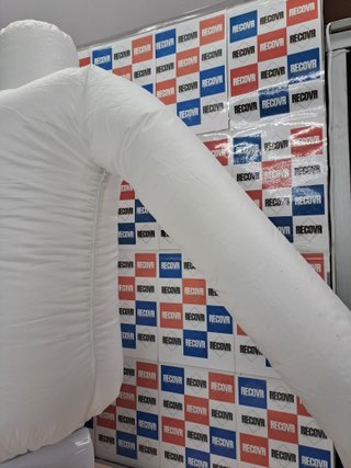 Maniquí de planchado y secado automático para ropa.