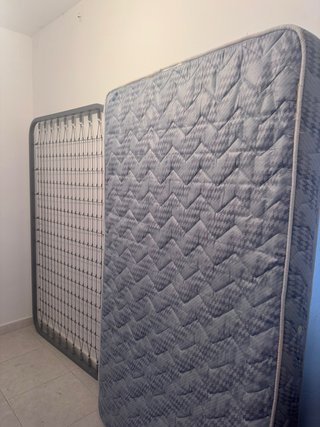 Cama vintage con somier y colchón