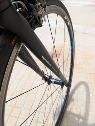 Bicicleta Carretera + Rodillo Bkool Smart Pro 2