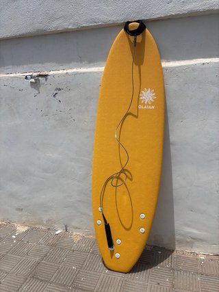 Tabla de surf en tenerife amarilla OLAIAN 6’ 40L.