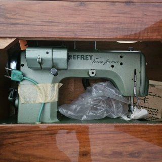 Maquina coser con mueble