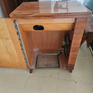 Maquina coser con mueble