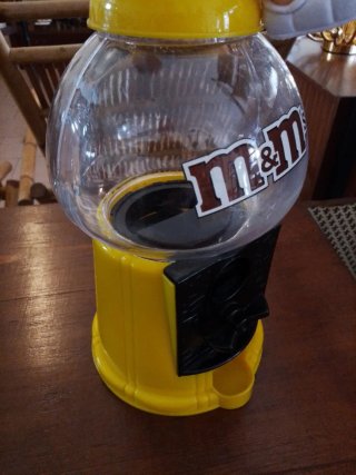 Distributore M&M's Giallo