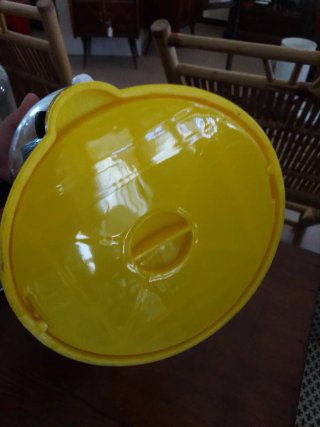 Distributore M&M's Giallo