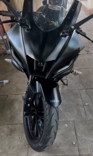 Yamaha YZF125 R125 Negra casco incluido