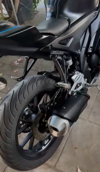 Yamaha YZF125 R125 Negra casco incluido
