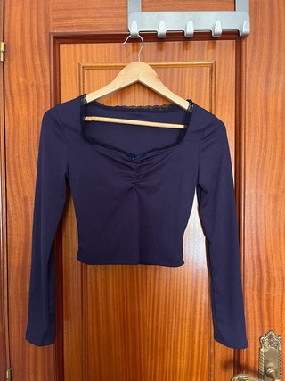 Top azul manga larga con encaje