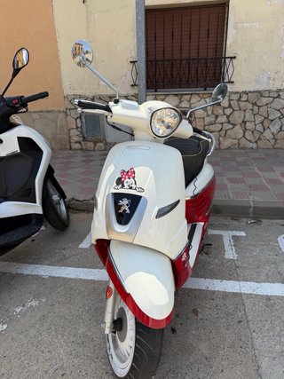 Peugeot Django Scooter Roja y Blanca