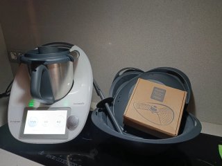 Thermomix TM6 + libro + cubrecuhcillas