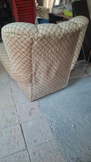 2 Sillónes de tela beige y madera