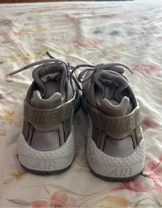 Nike Air Huarache Grises y Blancas