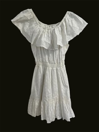 Vestido blanco boho hombros descubiertos bordado