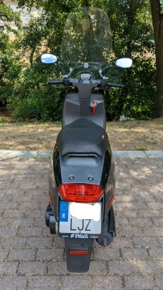 Moto Lambretta V125 Special Pirelli Edition