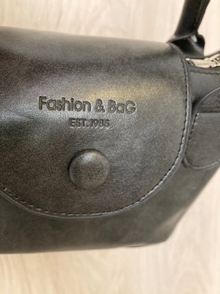 Bolso negro elegante con asa y bandolera