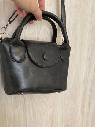 Bolso negro elegante con asa y bandolera