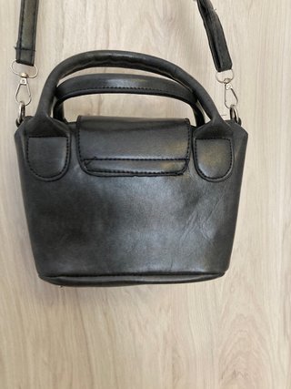Bolso negro elegante con asa y bandolera